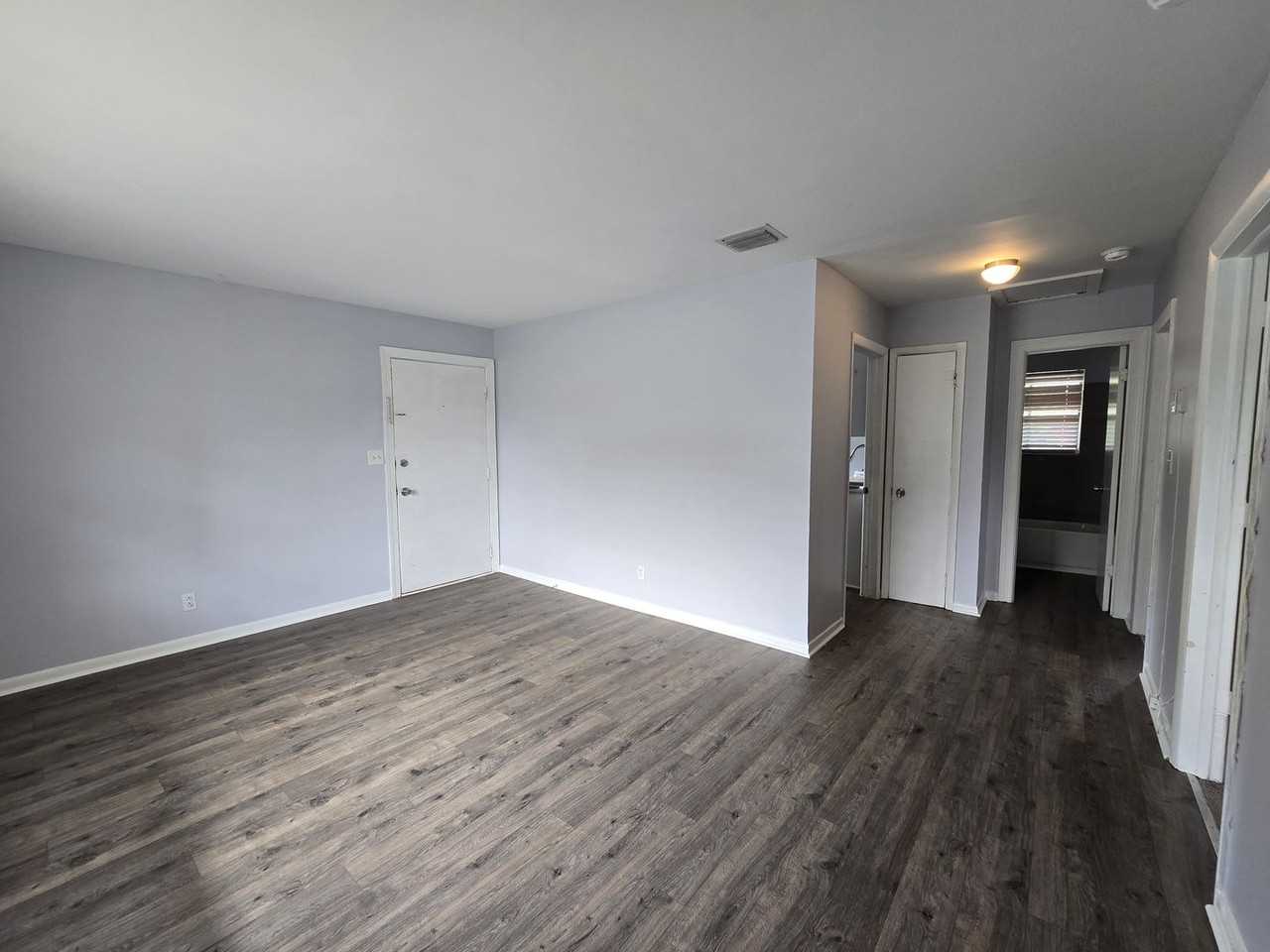 424B Bryan St - Photo 2 of 15