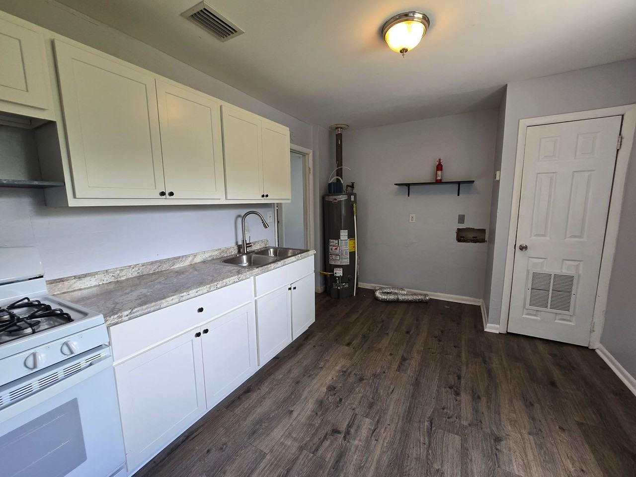424B Bryan St - Photo 6 of 15