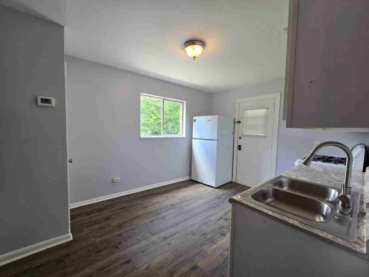 424B Bryan St - Photo 7 of 15