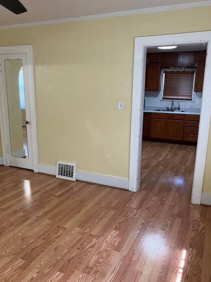 1922 Douglas St - Photo 5 of 33