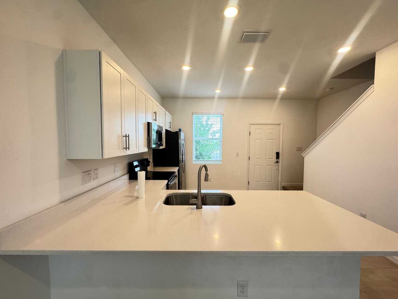 8528 Daybreak St - Photo 4 of 29