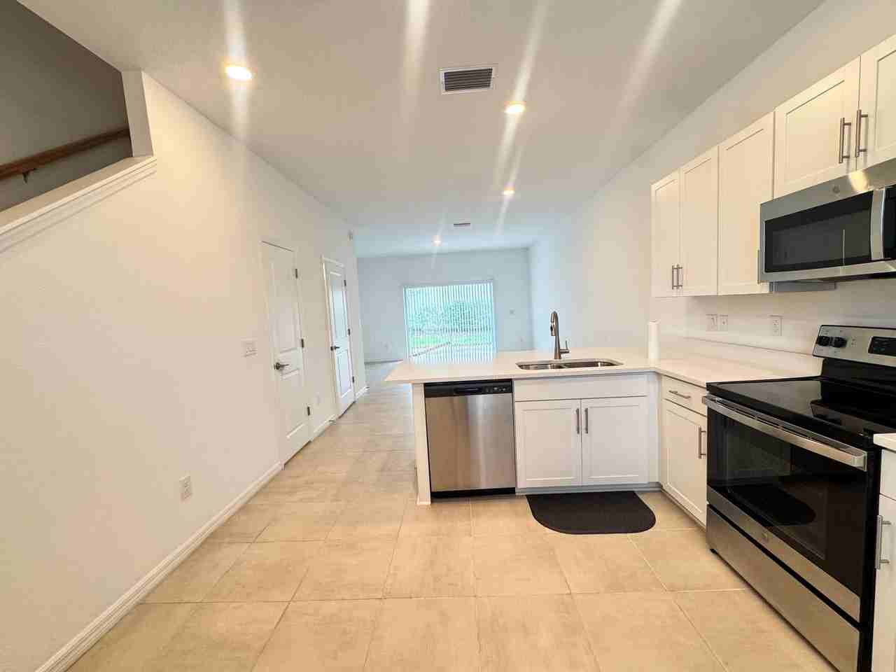 8528 Daybreak St - Photo 5 of 29