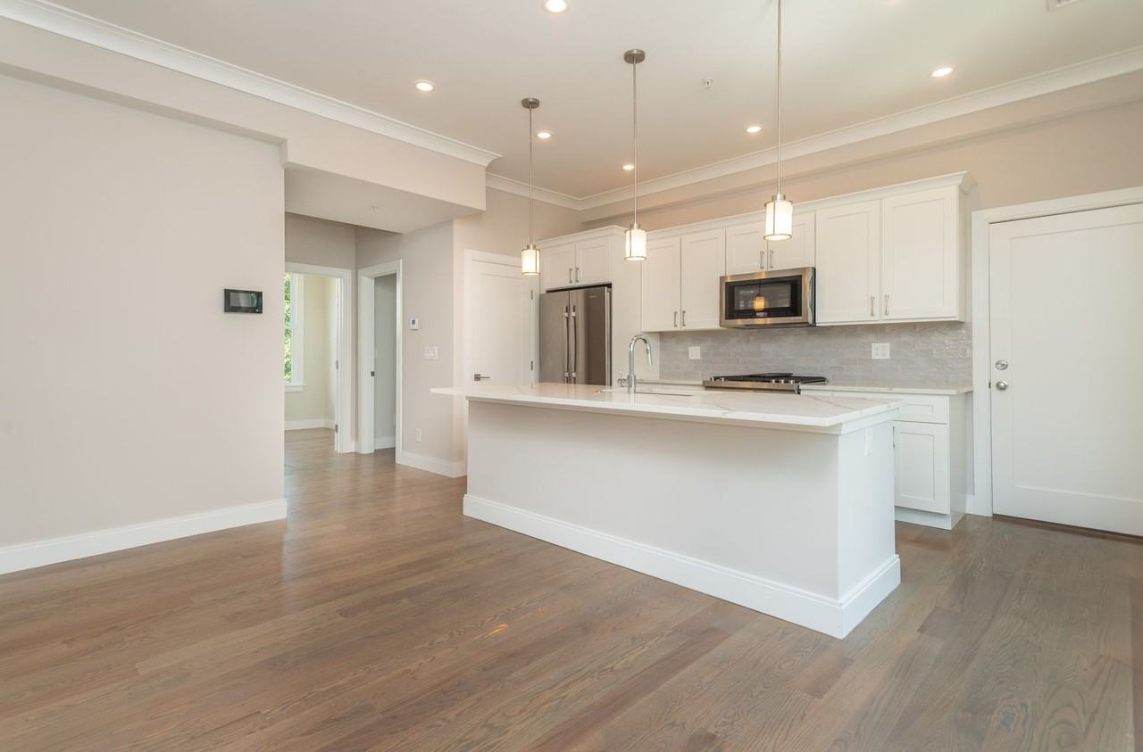 3247 Washington St - Photo 3 of 21