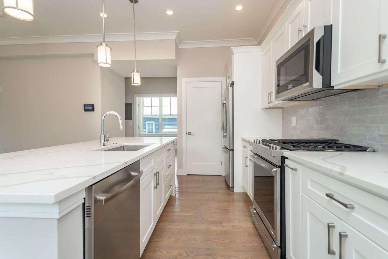 3247 Washington St - Photo 4 of 21