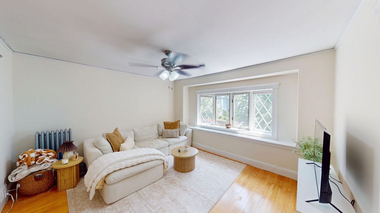 105 Bennett St - Photo 5 of 12