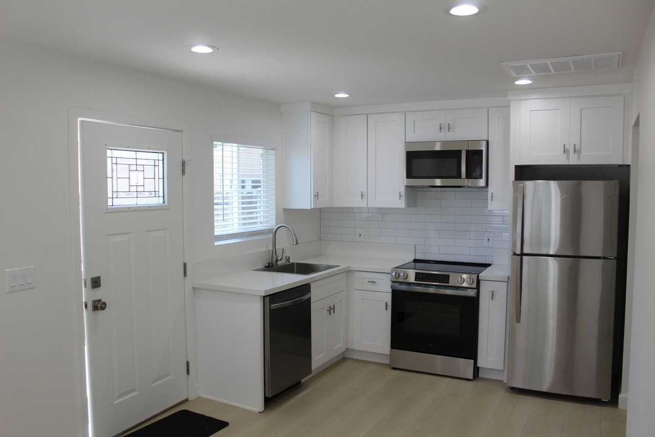 227 Waldo Ave #A - Photo 3 of 12