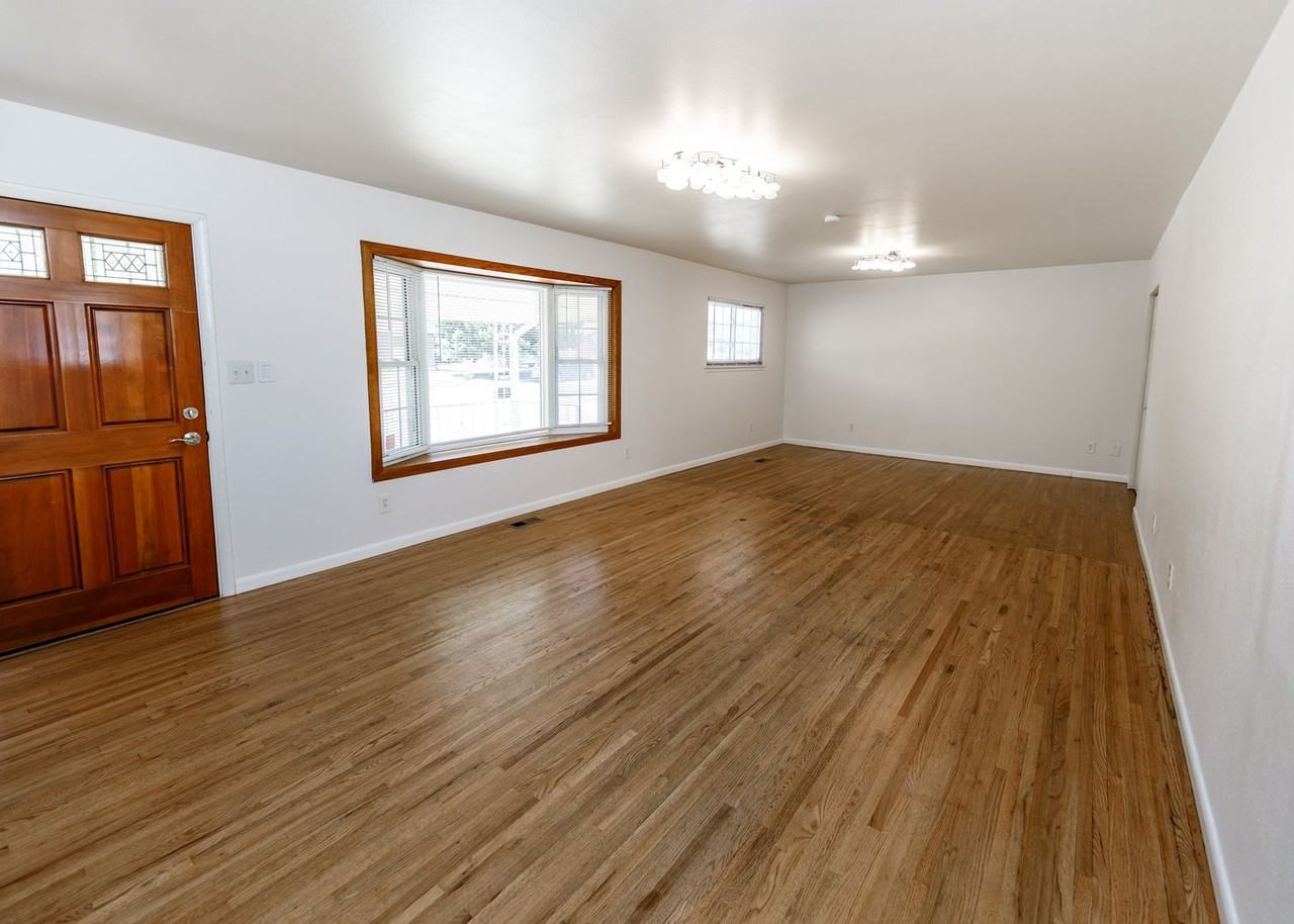 129 Ely St - Photo 3 of 50