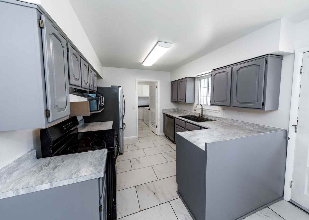 129 Ely St - Photo 6 of 50
