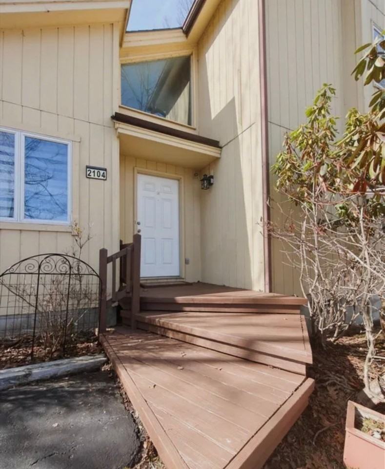 2104 Vacation Ln - Photo 2 of 22
