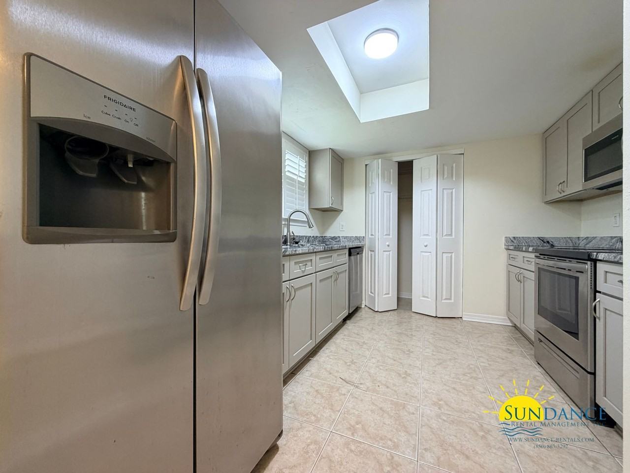139 Scranton St - Photo 5 of 28