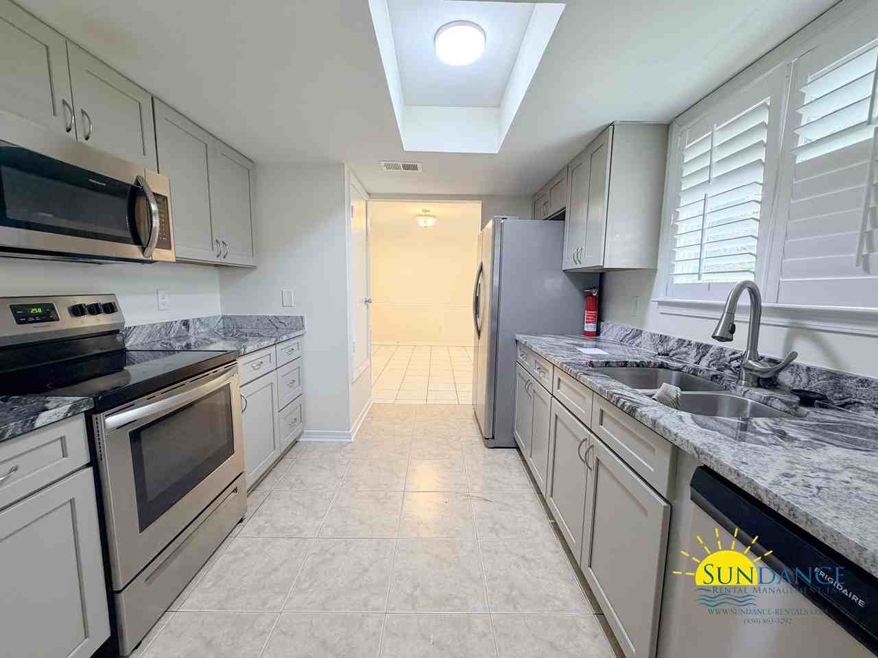 139 Scranton St - Photo 7 of 28