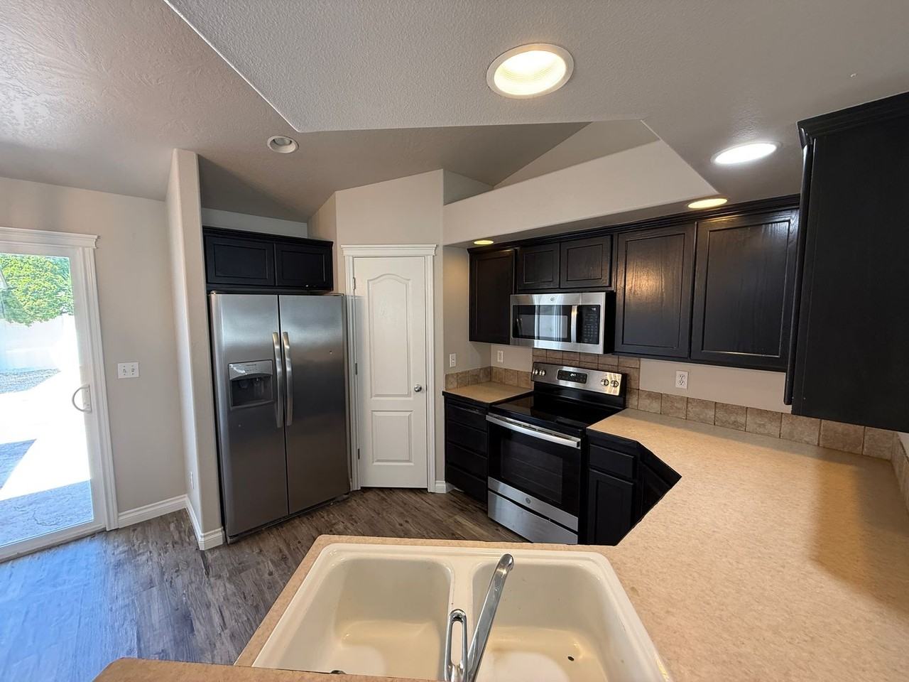 10812 Saffron Dr - Photo 3 of 18