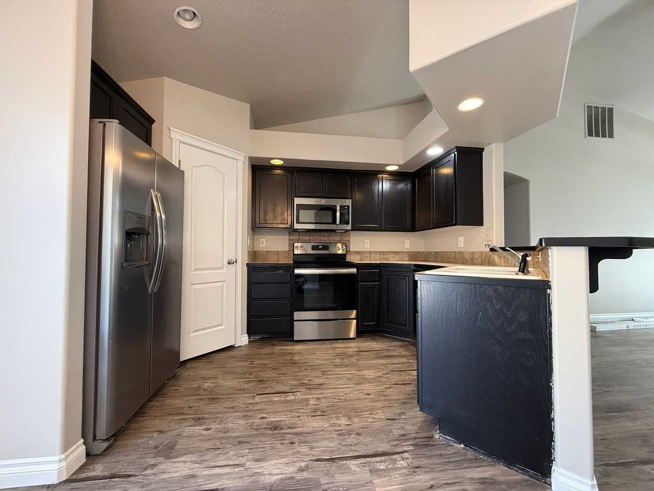 10812 Saffron Dr - Photo 4 of 18