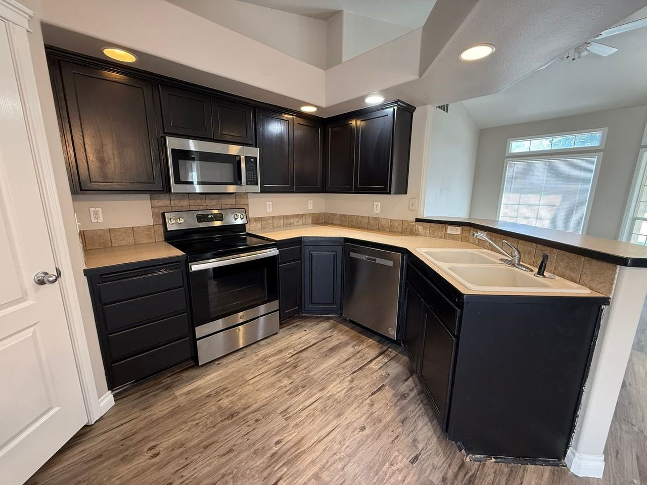 10812 Saffron Dr - Photo 5 of 18