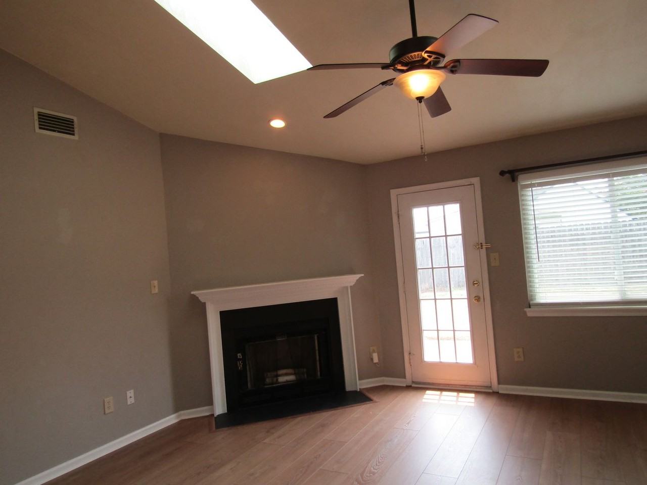 1884 Eunice Ct - Photo 5 of 31