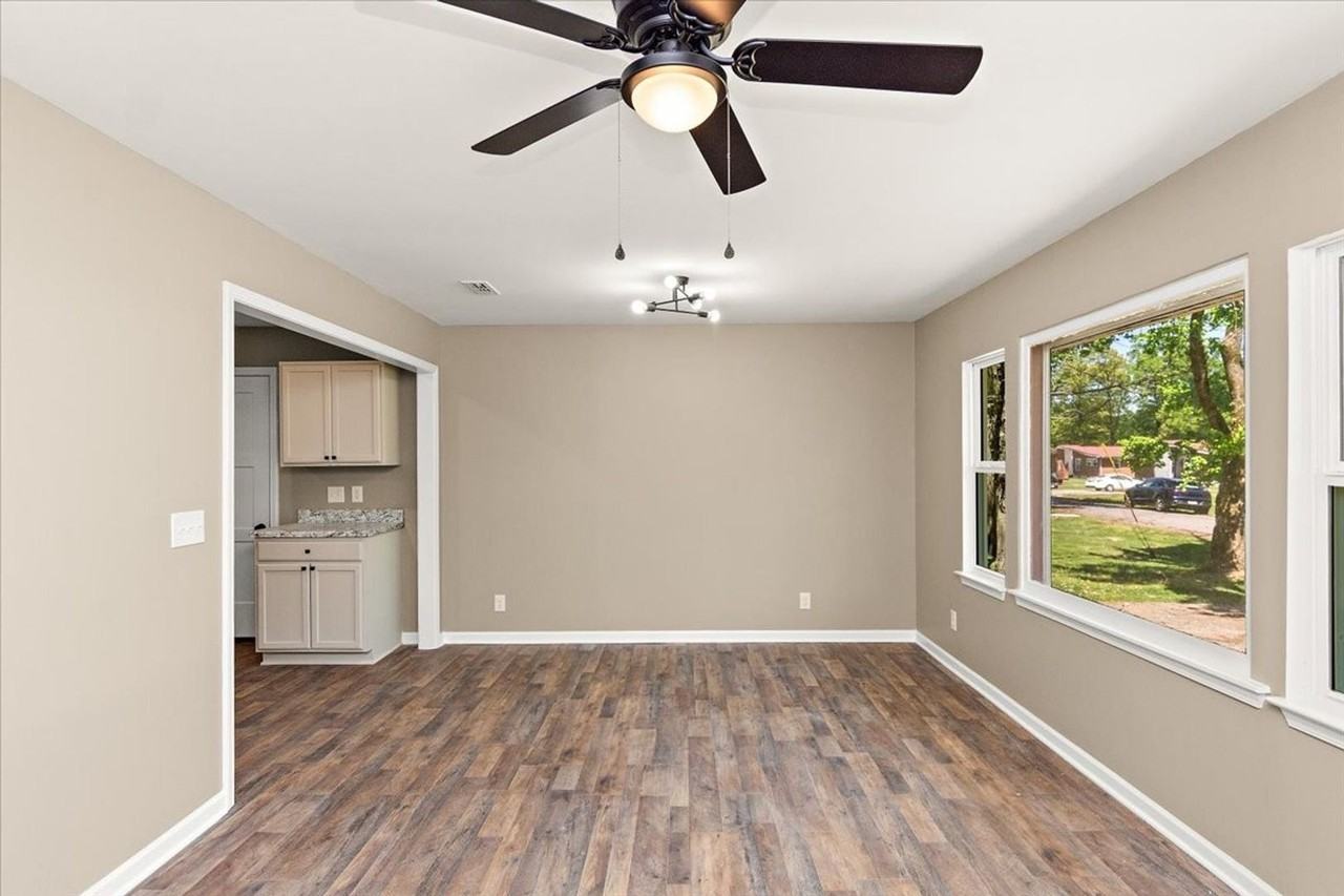 309 Rickenbacker Dr - Photo 3 of 19