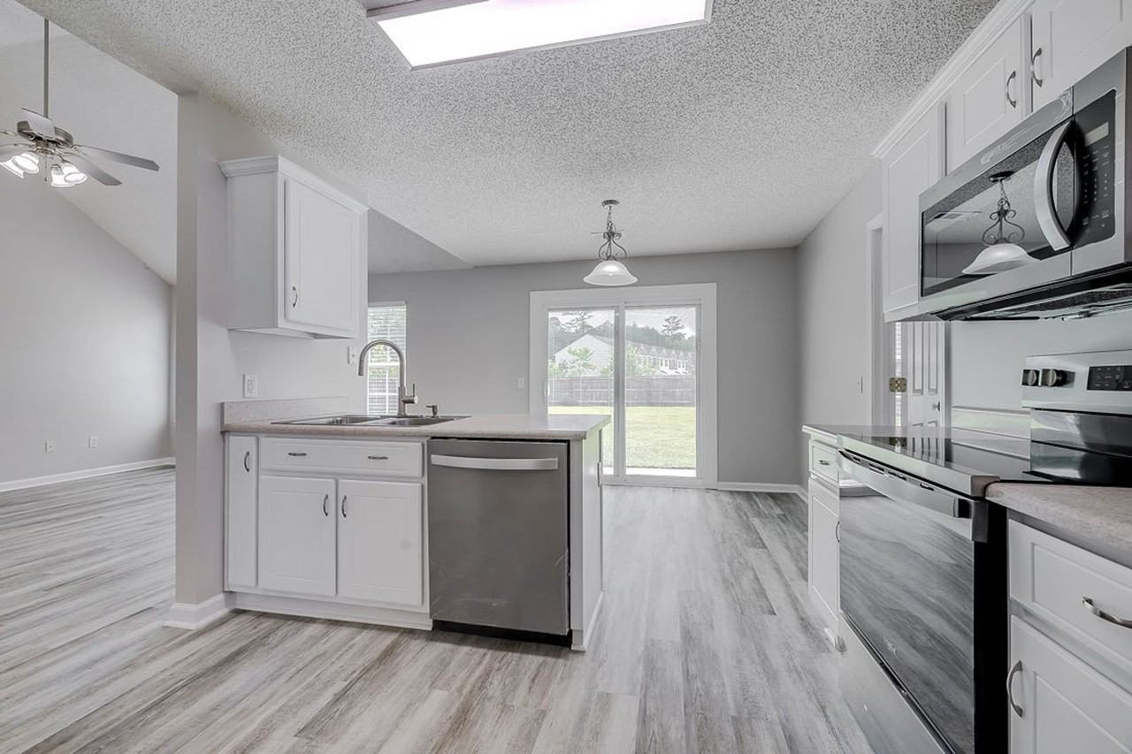 114 Mustang Dr - Photo 2 of 30