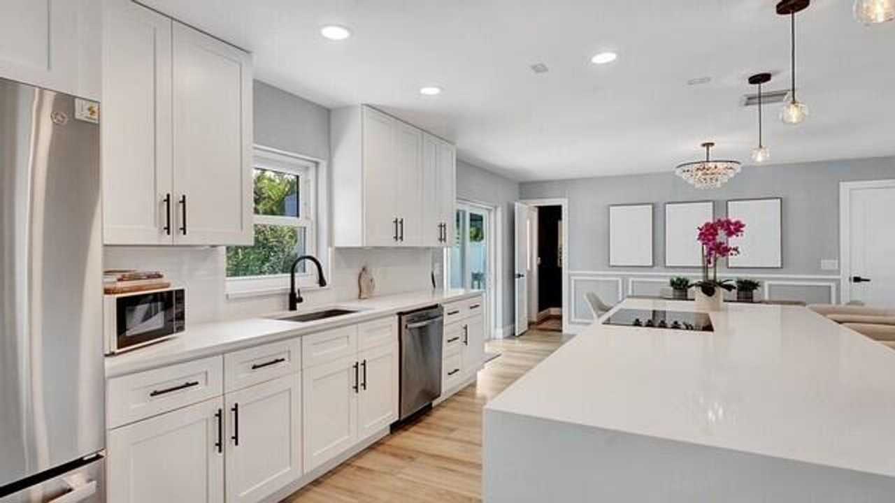722 Sw 28th Ave - Photo 2 of 19