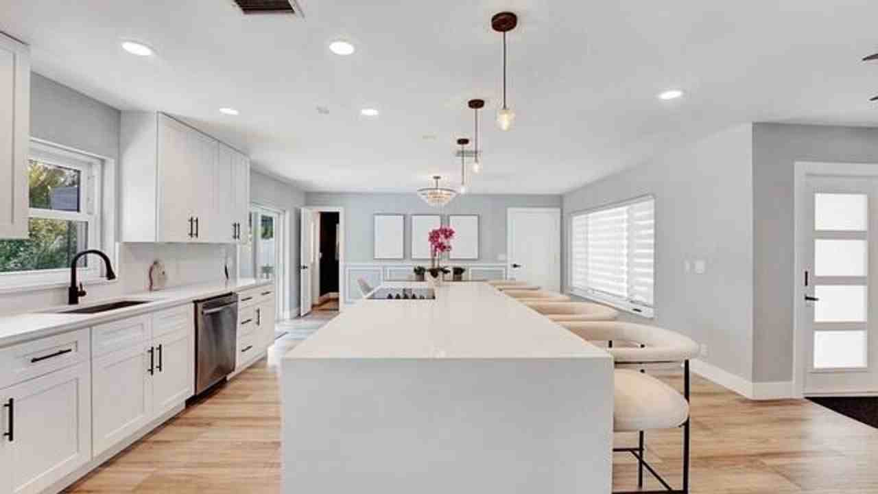 722 Sw 28th Ave - Photo 3 of 19