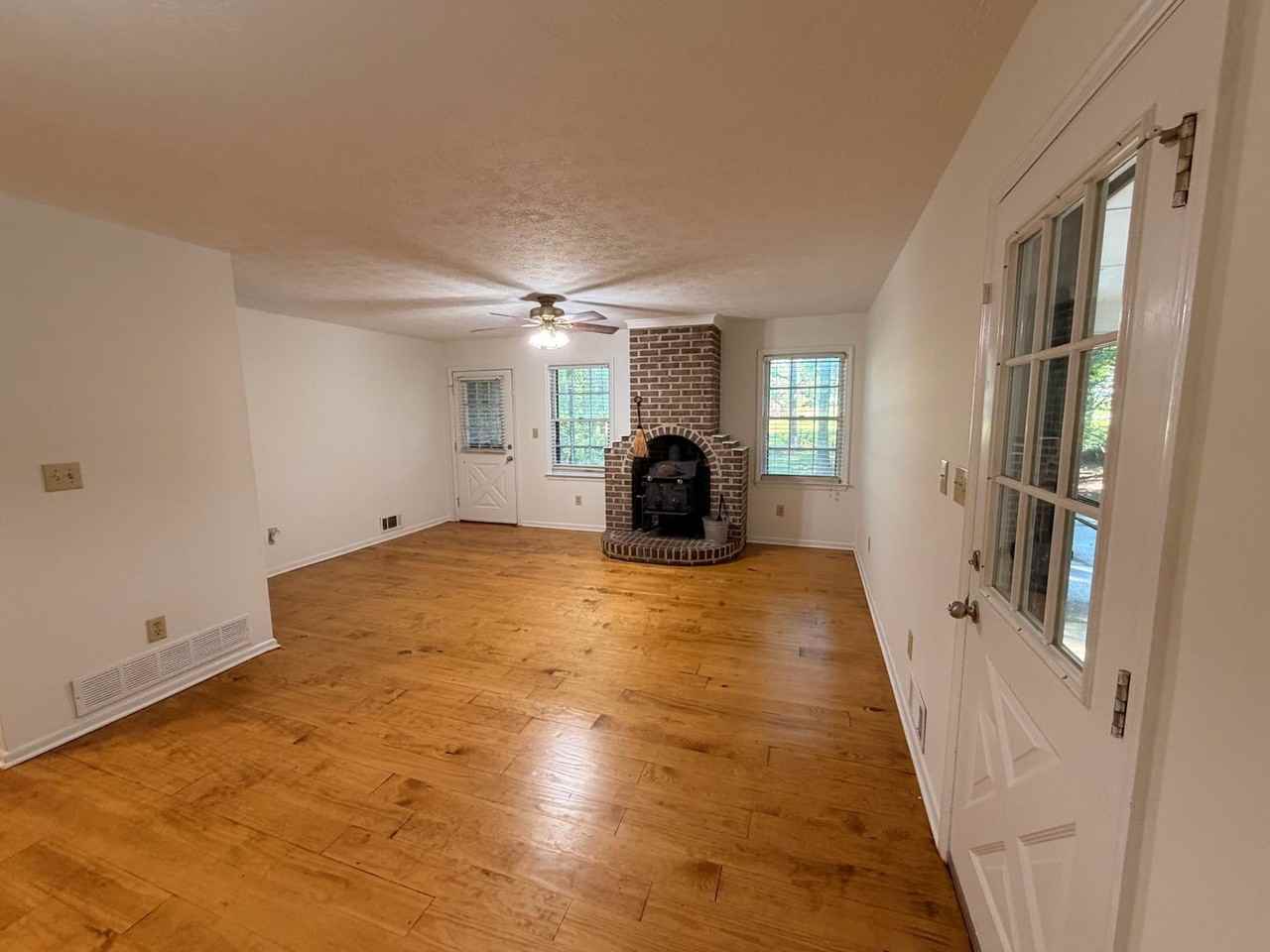 1101 Arrowhead Rd - Photo 3 of 10