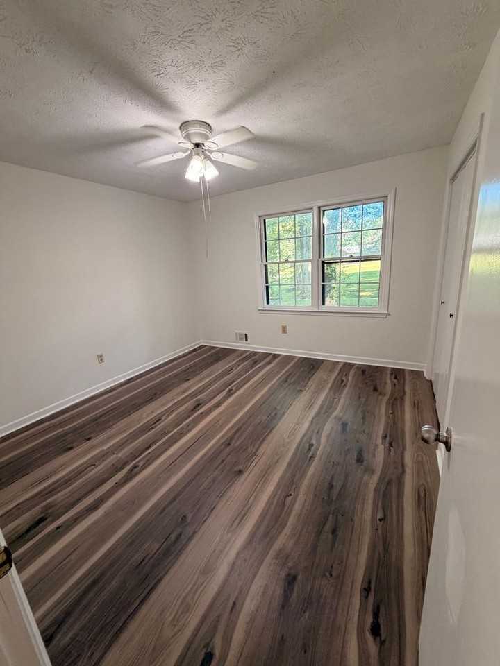1101 Arrowhead Rd - Photo 6 of 10