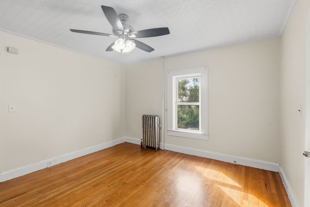 59 Waverly St - Photo 4 of 17