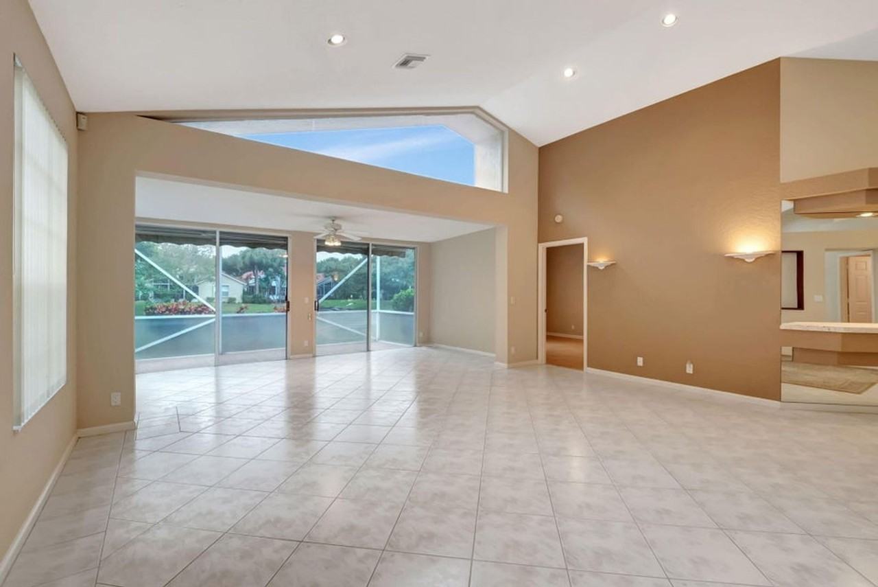 11081 Springbrook Cir - Photo 7 of 27