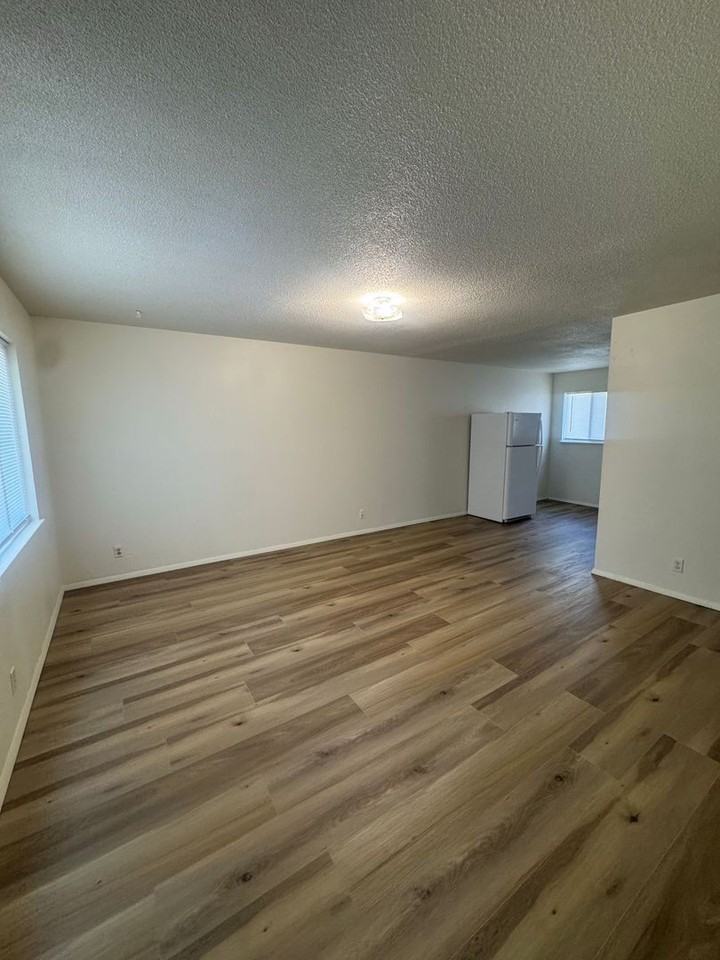 333 Park Ave #17 - Photo 2 of 8
