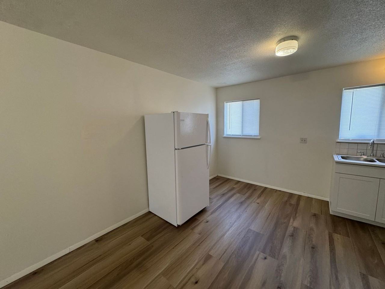 333 Park Ave #17 - Photo 4 of 8