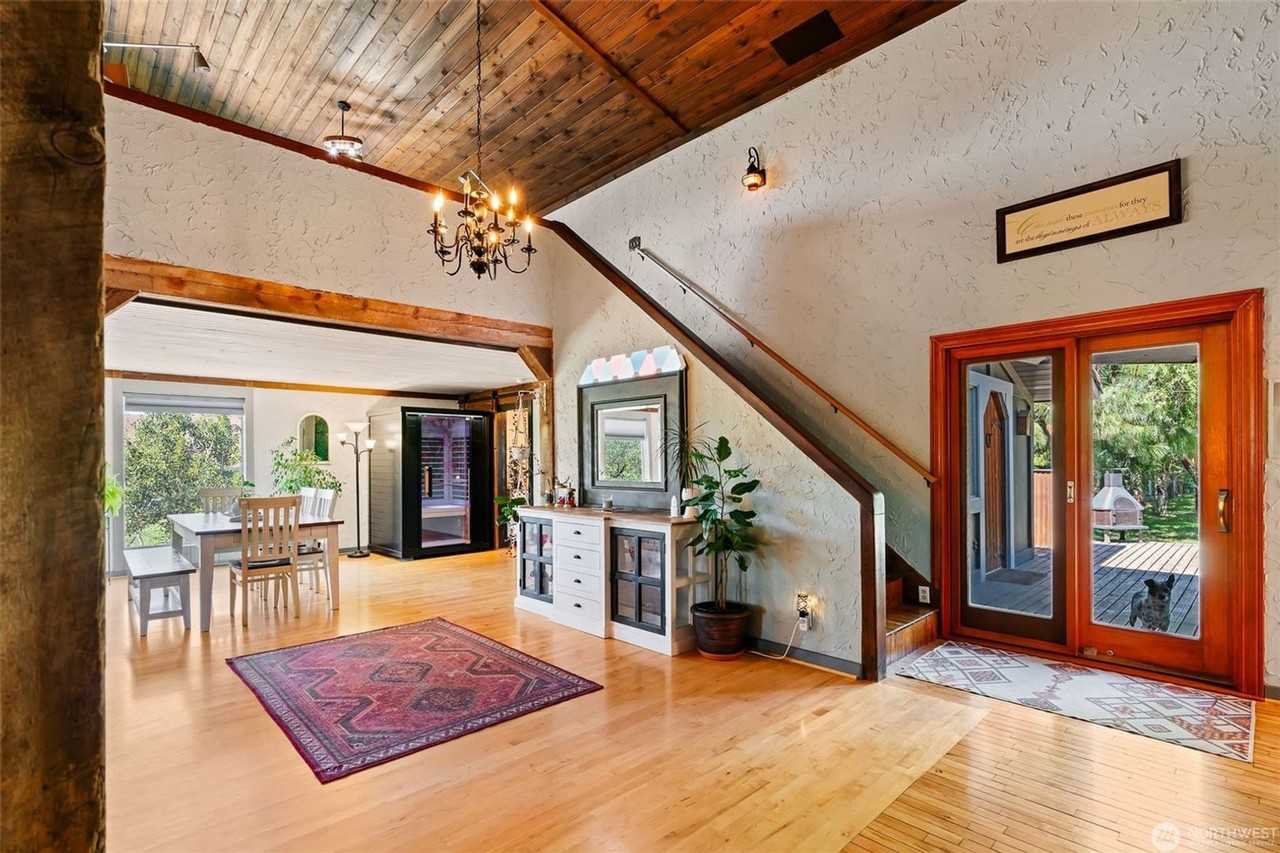 620 Clarke Rd - Photo 4 of 20