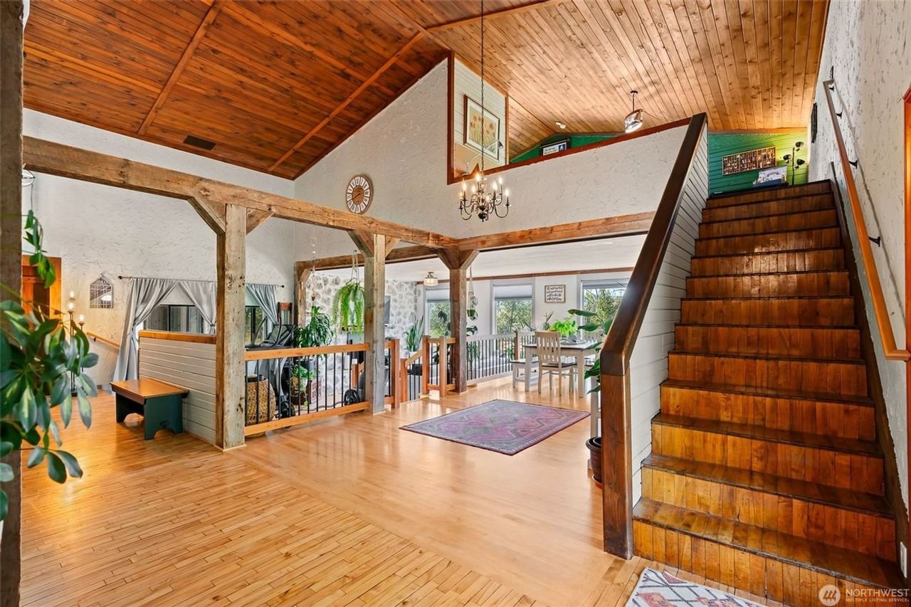 620 Clarke Rd - Photo 5 of 20
