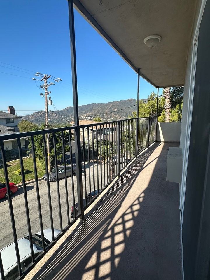 2155 - Photo 3 of 19