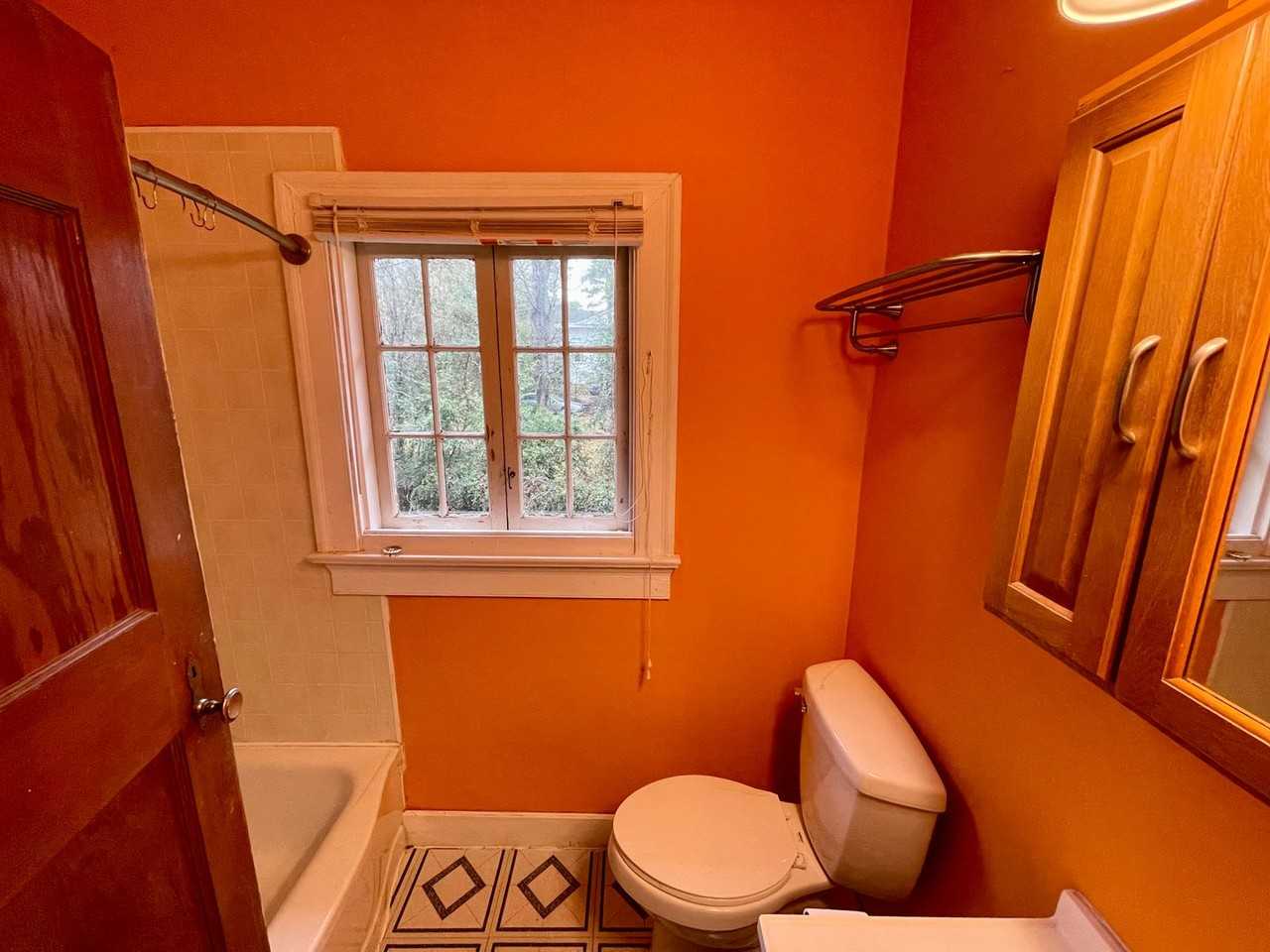 1326 Peachtree St - Photo 2 of 6