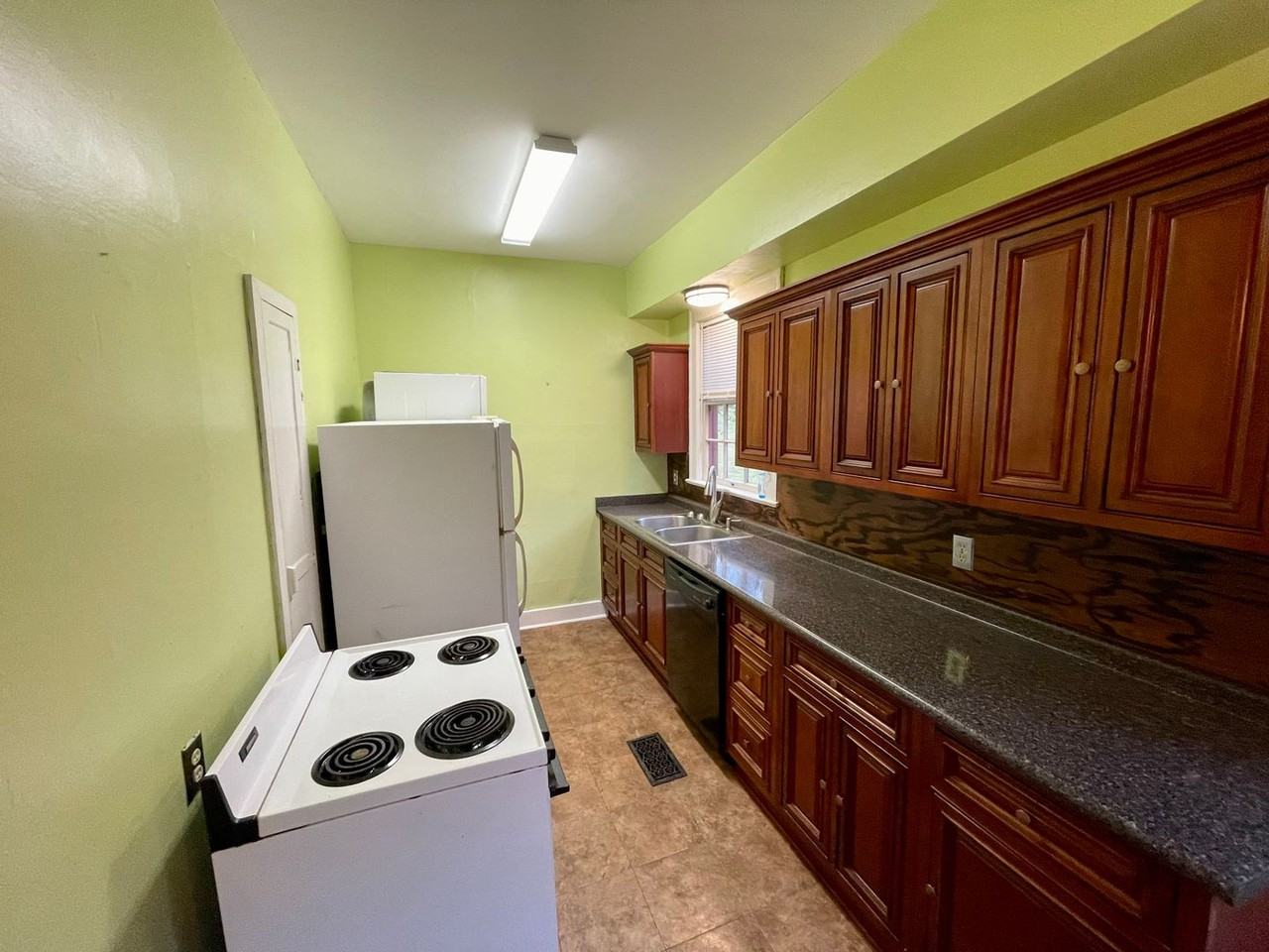 1326 Peachtree St - Photo 4 of 6
