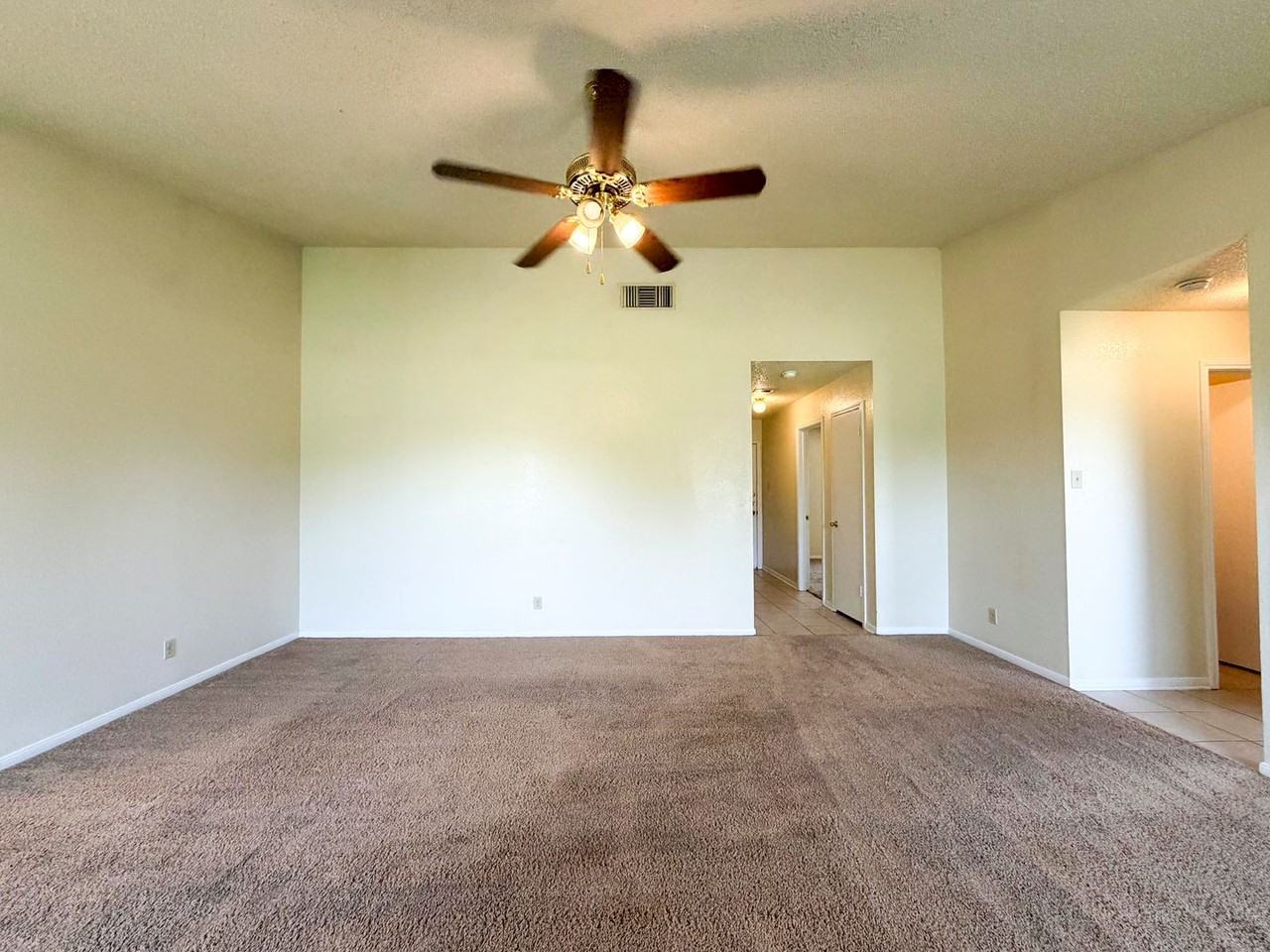 2607 Bluebonnet Dr - Photo 3 of 22