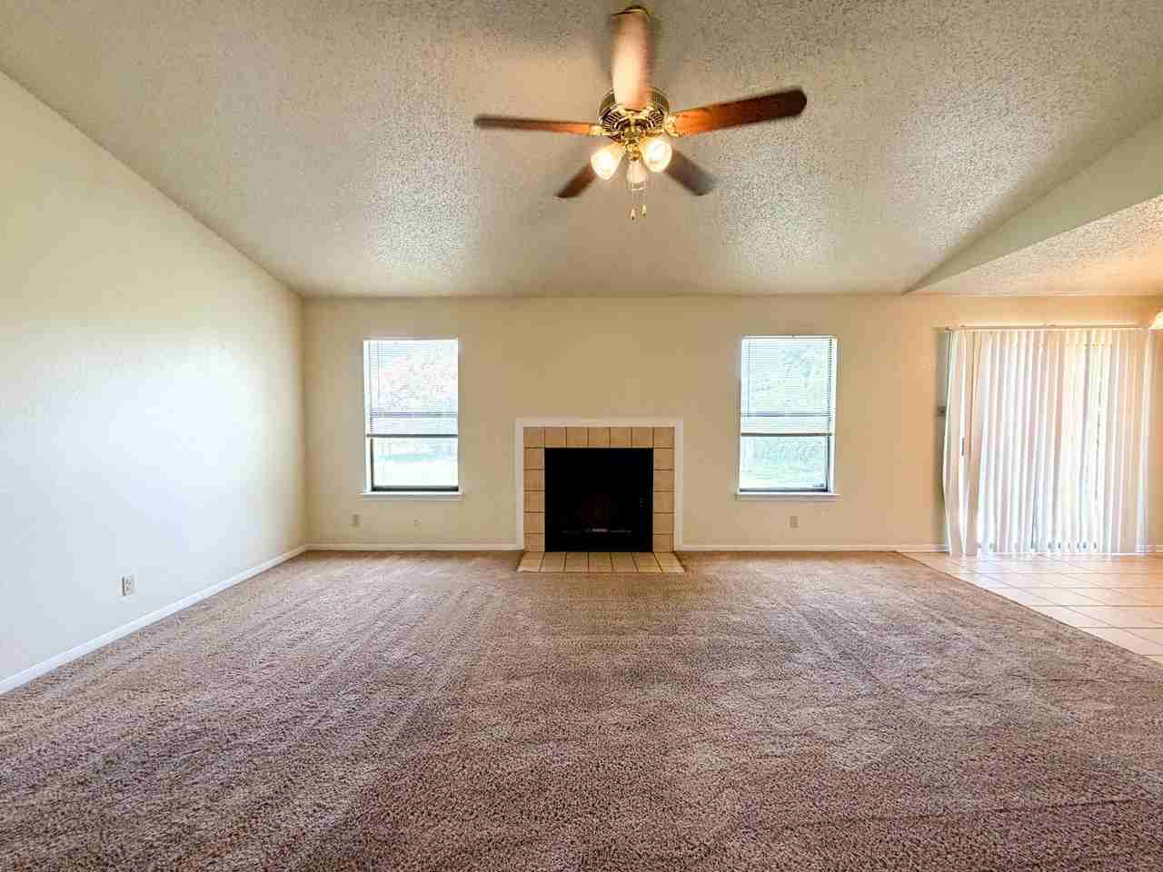 2607 Bluebonnet Dr - Photo 4 of 22