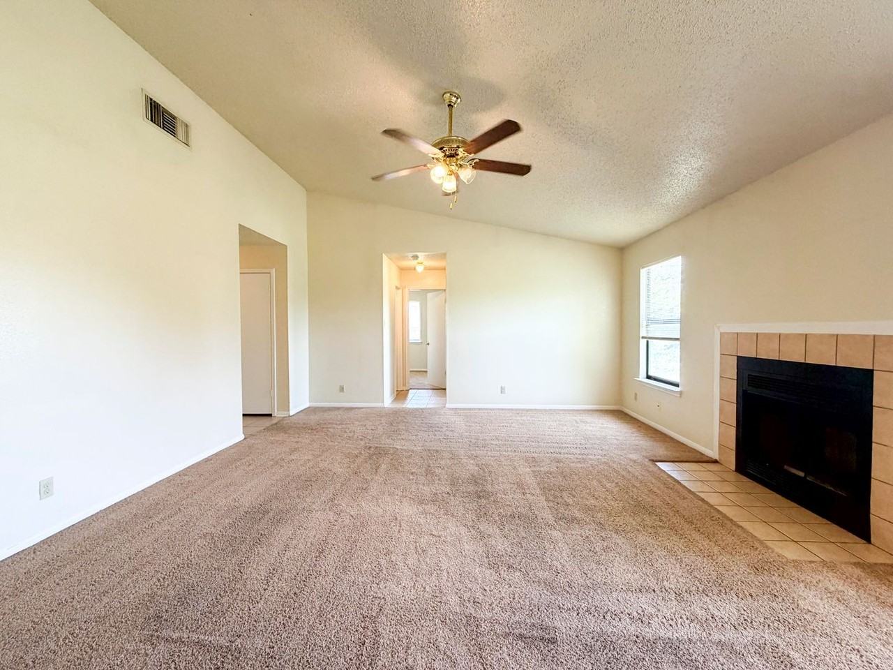 2607 Bluebonnet Dr - Photo 5 of 22