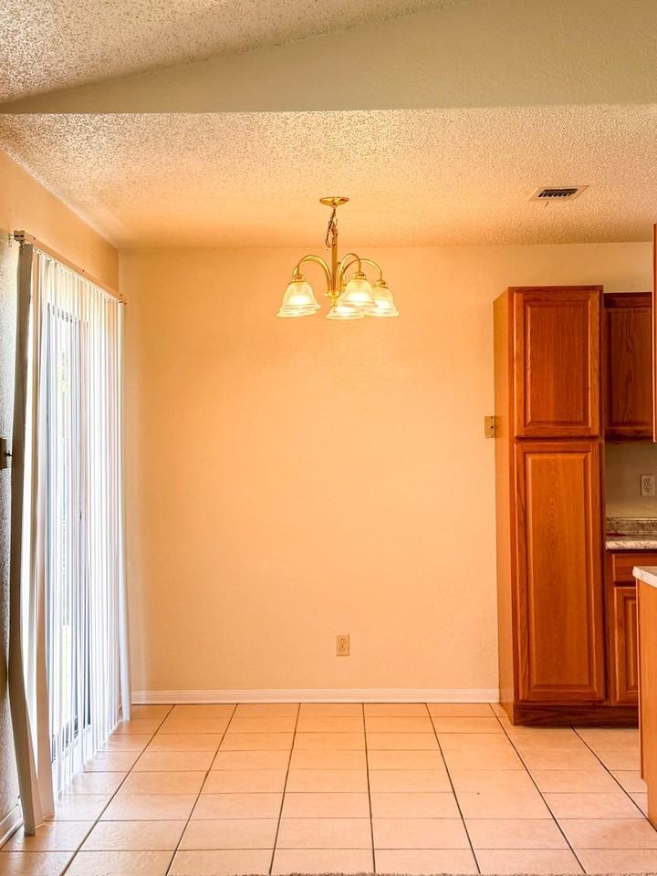 2607 Bluebonnet Dr - Photo 7 of 22