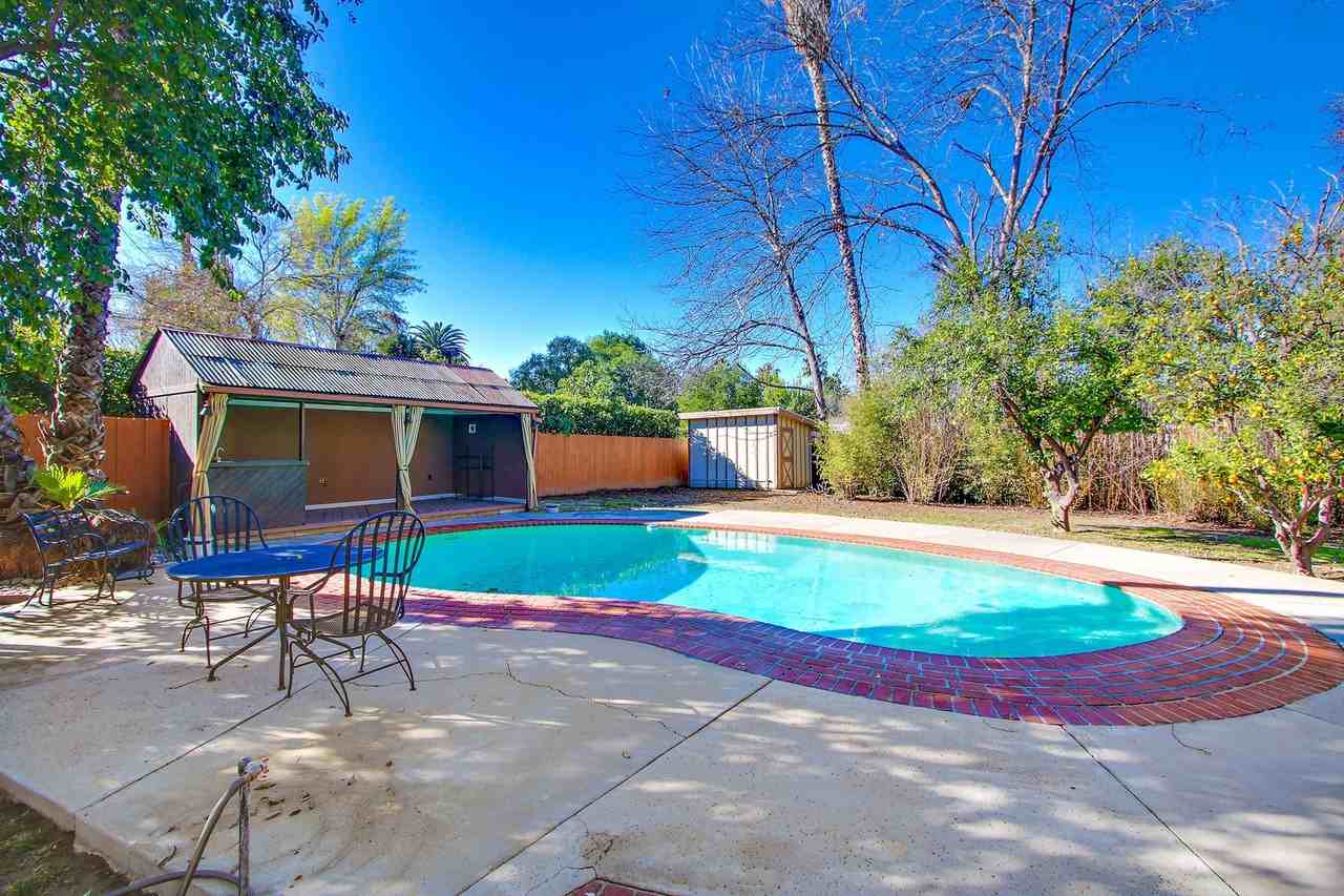 5923 Jumilla Ave - Photo 3 of 40