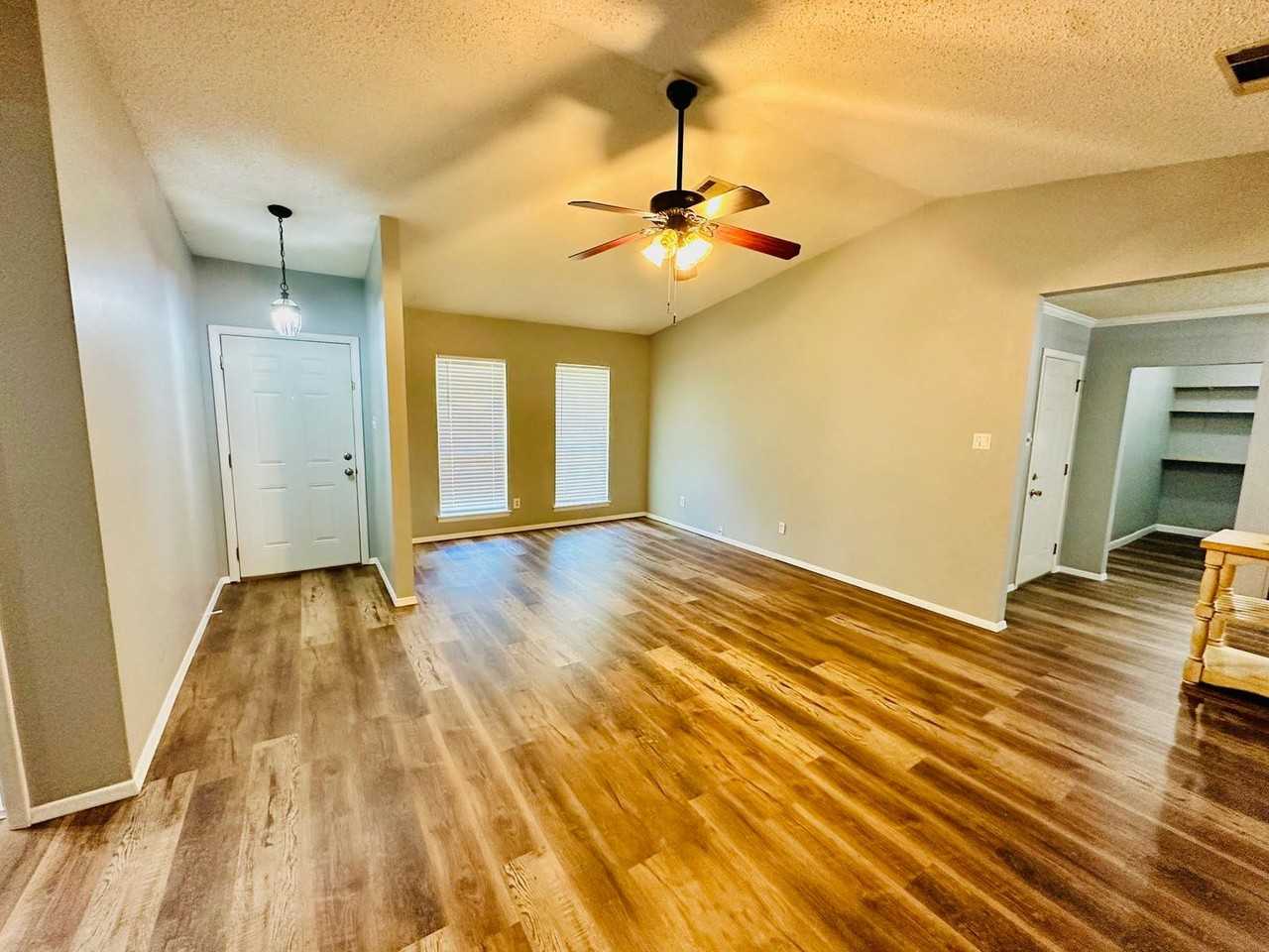 414 Newcomb Cv - Photo 3 of 13