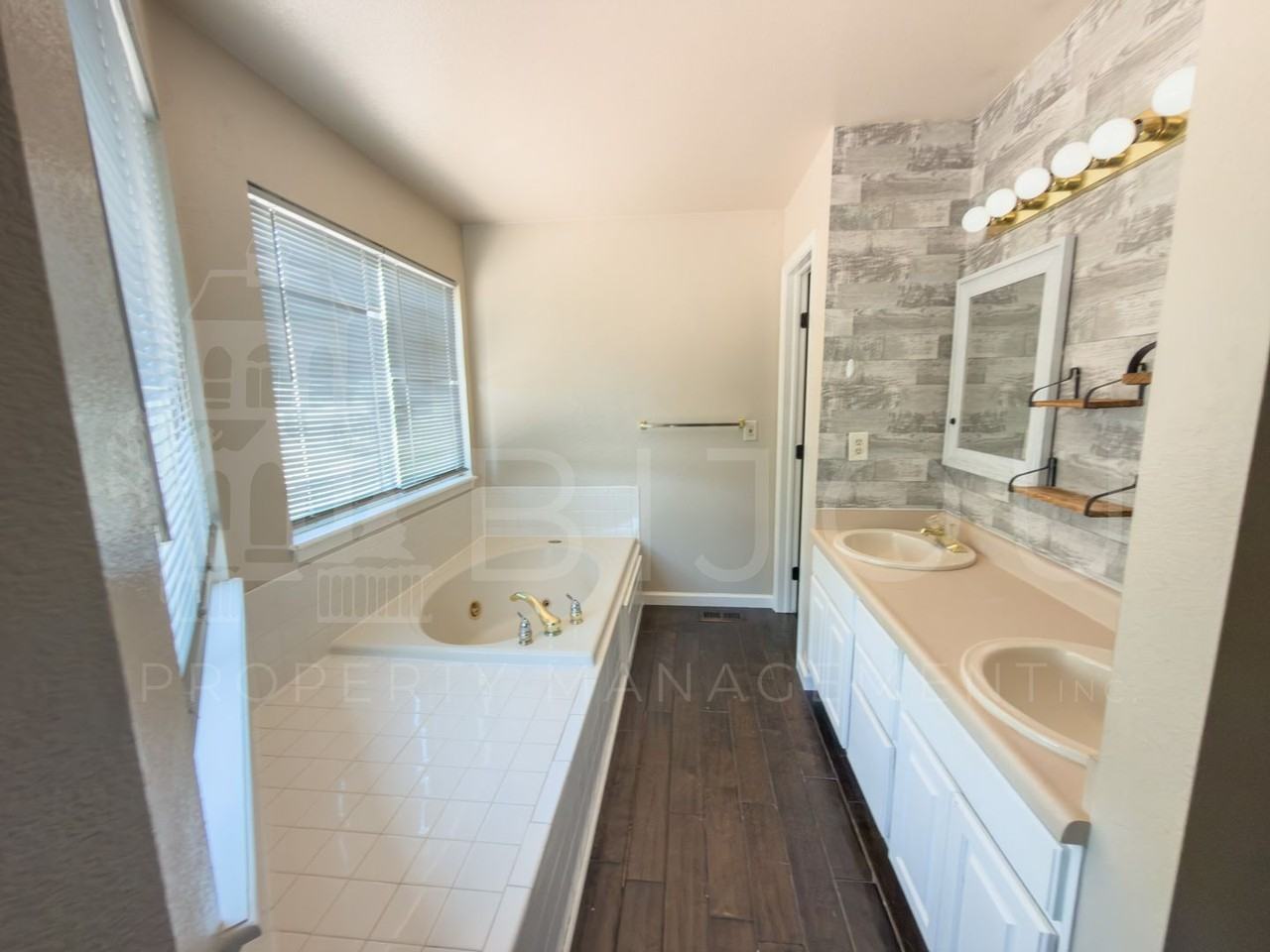 5545 Chad Ct - Photo 5 of 16