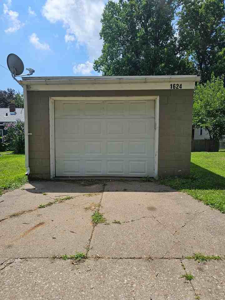 1624 W 36th St - Photo 2 of 15
