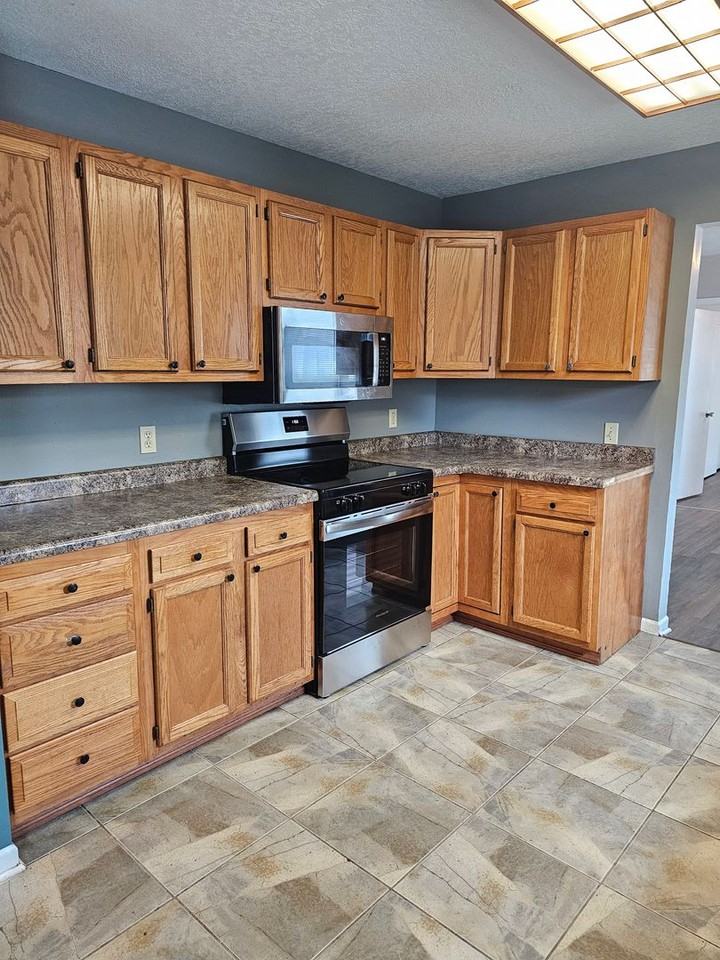 1624 W 36th St - Photo 5 of 15