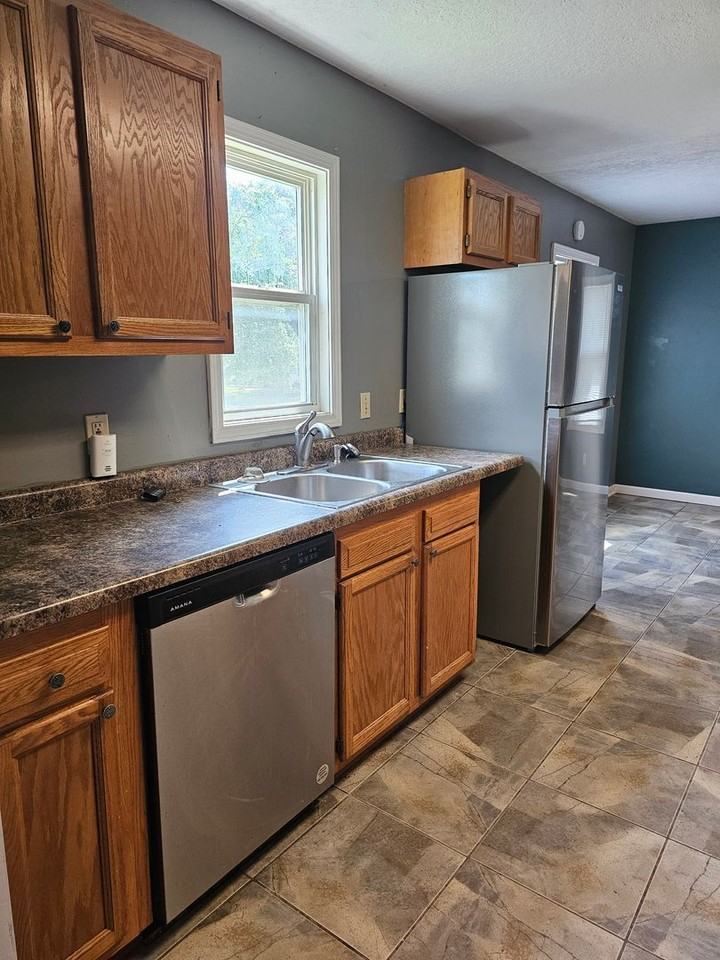 1624 W 36th St - Photo 6 of 15