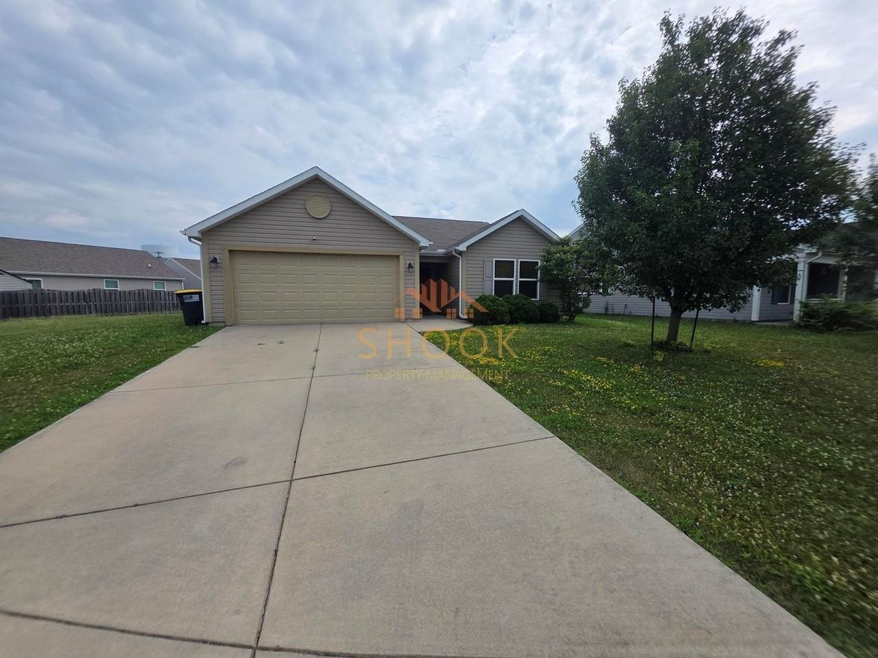 2427 Maxwell Dr - Photo 2 of 17