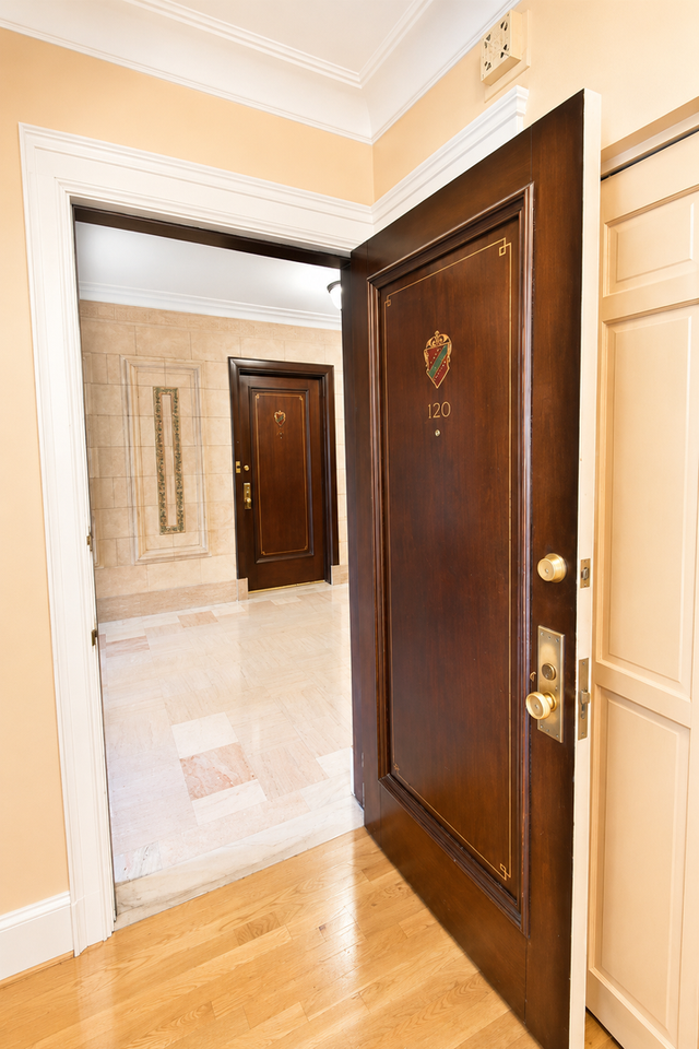 120 W Highland Dr #120 - Photo 3 of 10