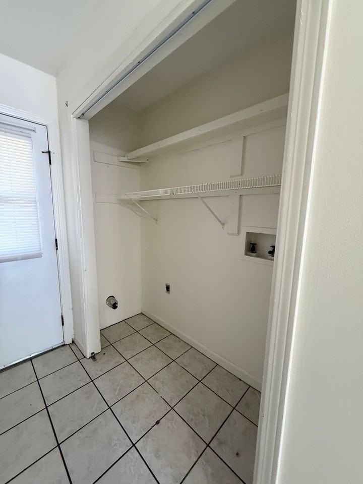 509 Landview St - Photo 4 of 9