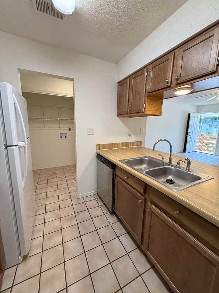513 Landview St - Photo 7 of 17