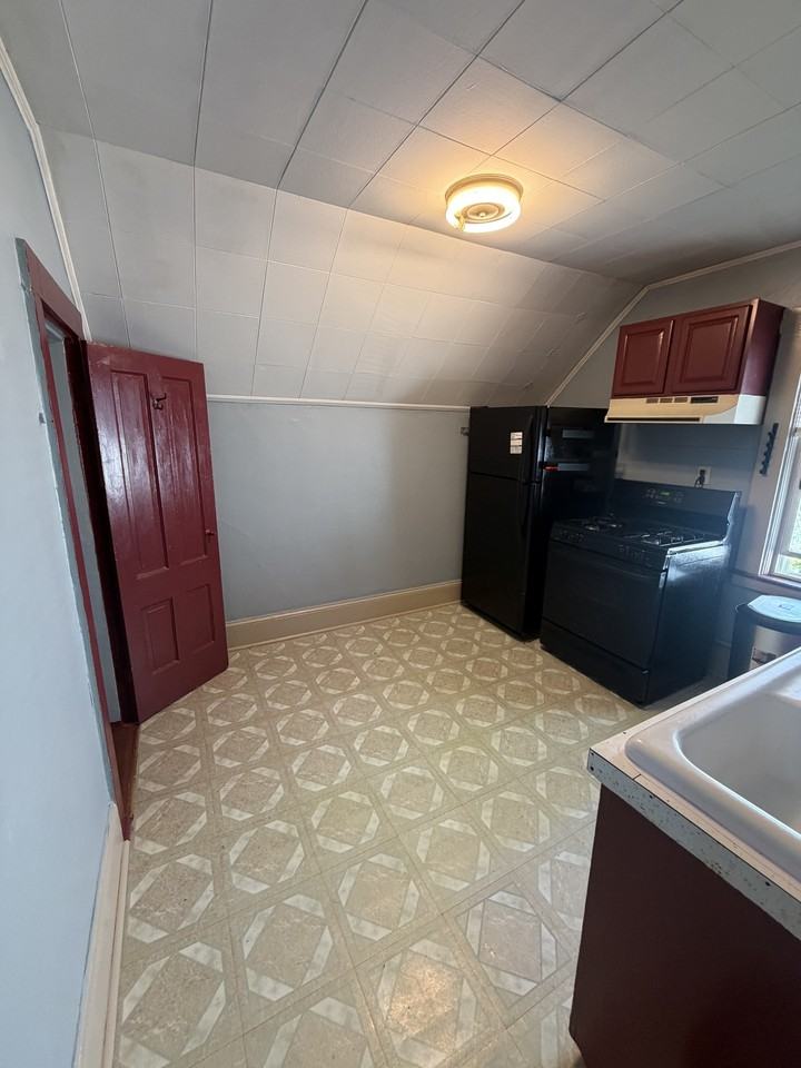 189 Bonney St #2 - Photo 2 of 7