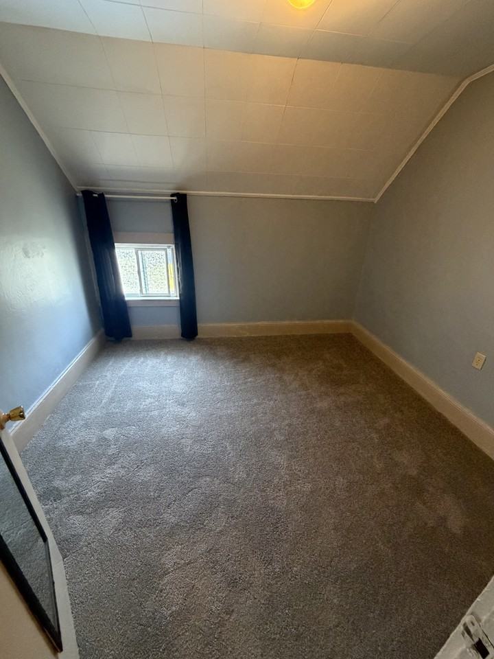 189 Bonney St #2 - Photo 4 of 7
